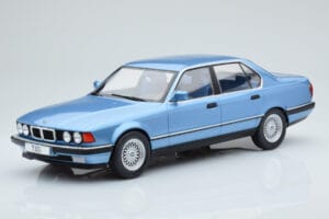 BMW Série 7 E32 730i Bleu MCG 1:18