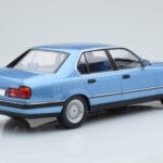 BMW Série 7 E32 730i Bleu MCG 1:18