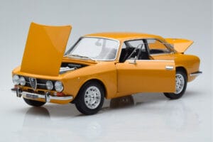 Alfa Romeo 1750 GTV Jaune Norev 1:18 187910 Métal Moulé — image 2 sur 7