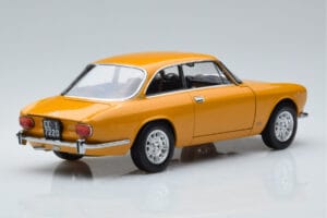 Alfa Romeo 1750 GTV Jaune Norev 1:18 187910 Métal Moulé — image 3 sur 7