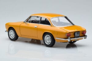 Alfa Romeo 1750 GTV Jaune Norev 1:18 187910 Métal Moulé — image 6 sur 7