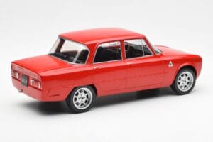 Alfa Romeo Giulia Nuova Super Rouge Custom Wheels MCG 1:18 MCG18333 Métal Moulé — image 2 sur 6