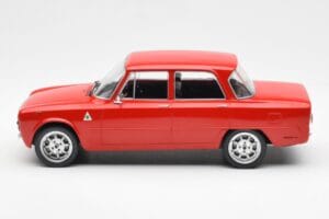Alfa Romeo Giulia Nuova Super Rouge Custom Wheels MCG 1:18 MCG18333 Métal Moulé — image 3 sur 6