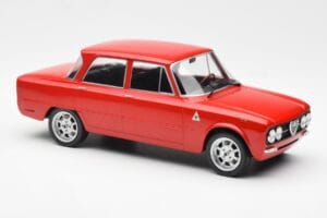 Alfa Romeo Giulia Nuova Super Rouge Custom Wheels MCG 1:18 MCG18333 Métal Moulé — image 4 sur 6