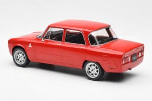 Alfa Romeo Giulia Nuova Super Rouge Custom Wheels MCG 1:18 MCG18333 Métal Moulé — image 5 sur 6