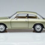 Alfa Romeo GTV 2000 Vert Édition Limitée Norev 1:18 187913 Métal Moulé - image 4 of 7
