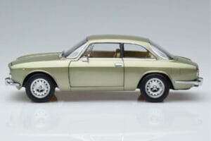 Alfa Romeo GTV 2000 Vert Édition Limitée Norev 1:18 187913 Métal Moulé — image 4 sur 7