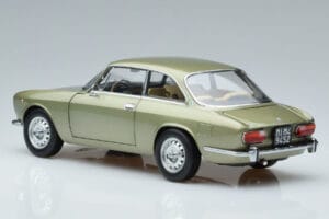 Alfa Romeo GTV 2000 Vert Édition Limitée Norev 1:18 187913 Métal Moulé — image 6 sur 7