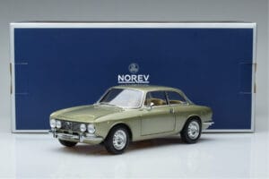 Alfa Romeo GTV 2000 Vert Édition Limitée Norev 1:18 187913 Métal Moulé — image 7 sur 7