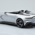Aston Martin V12 Speedster Argent GT Spirit 1:18 - image 5 of 6