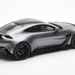 Aston Martin V12 Vantage Magnetic Argent GT Spirit 1:18 GT443 - image 2 of 6
