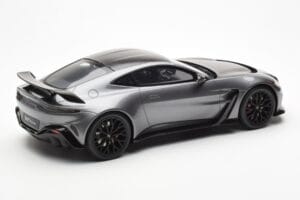 Aston Martin V12 Vantage Magnetic Argent GT Spirit 1:18 GT443 Résine — image 2 sur 6