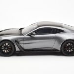 Aston Martin V12 Vantage Magnetic Argent GT Spirit 1:18 GT443 - image 3 of 6