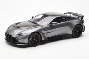 Aston Martin V12 Vantage Magnetic Argent GT Spirit 1:18 GT443