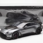 Aston Martin V12 Vantage Magnetic Argent GT Spirit 1:18 GT443 - image 6 of 6