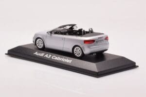 Audi A3 8P Cabriolet Argent Minichamps 1:43 5010803323 Métal Moulé — image 3 sur 4