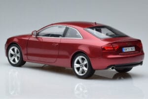 Audi A5 B8 Rouge Grenat Norev 1:18 188352 Métal Moulé — image 6 sur 7