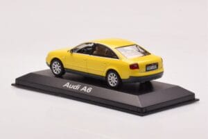 Audi A6 C5 Jaune Minichamps 1:43 IND47004 Métal Moulé — image 3 sur 4