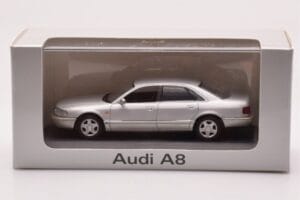 Audi A8 D2 Argent Bande Verte Minichamps 1:43 AUDI-264455 Métal Moulé — image 4 sur 4