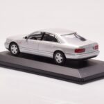 Audi A8 D2 Argent Minichamps 1:43 - image 3 of 4