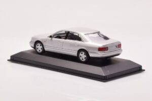 Audi A8 D2 Argent Minichamps 1:43 433013006 Métal Moulé — image 3 sur 4