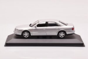 Audi A8 D2 Argent Minichamps 1:43