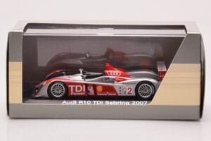 Audi R10 TDI LMP1 #2 F. Biela / E. Pirro / M. Werner 12 Hours of Sebring 2007 Minichamps 1:43 5020700233 Métal Moulé — image 4 sur 4