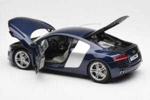 Audi R8 4.2 FSI V8 Bleu Kyosho 1:18 09213BL Métal Moulé — image 5 sur 8