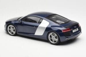 Audi R8 4.2 FSI V8 Bleu Kyosho 1:18 09213BL Métal Moulé — image 7 sur 8