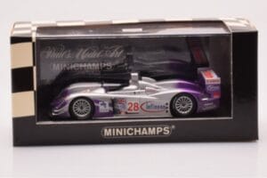 Audi R8 LMP900 #28 F. Biela / P. Kaffer / A. McNish 12 Hours of Sebring Winner 2004 Minichamps 1:43 4000412328 Métal Moulé — image 4 sur 4
