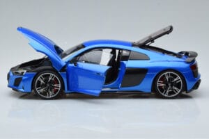 Audi R8 Performance Bleu Kengfai 1:18 VAKF-0355 Métal Moulé — image 4 sur 10