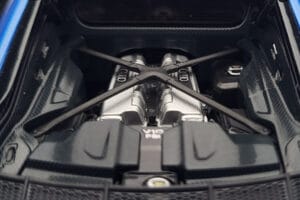 Audi R8 Performance Bleu Kengfai 1:18 VAKF-0355 Métal Moulé — image 9 sur 10