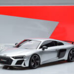 Audi R8 Performance Argent Kengfai 1:18 - image 10 of 10