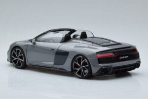 Audi R8 Spyder Performance Nardo Gris Kengfai 1:18 VAKF-0352 Métal Moulé — image 8 sur 11