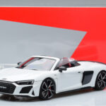 Audi R8 Spyder Performance Blanc Kengfai 1:18 - image 11 of 11
