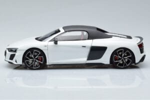 Audi R8 Spyder Performance Blanc Kengfai 1:18 VAKF-0351 Métal Moulé — image 4 sur 11