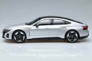 Audi RS e-tron GT Argent Norev 1:18 188381 Métal Moulé — image 3 sur 6