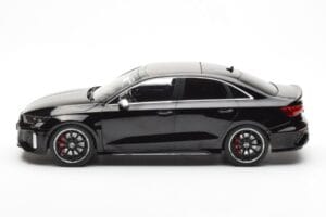Audi RS3 8Y Berline Noir MCG 1:18 MCG18450 Métal Moulé — image 3 sur 6