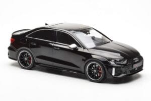 Audi RS3 8Y Berline Noir MCG 1:18 MCG18450 Métal Moulé — image 4 sur 6