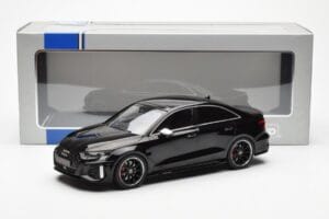 Audi RS3 8Y Berline Noir MCG 1:18 MCG18450 Métal Moulé — image 6 sur 6