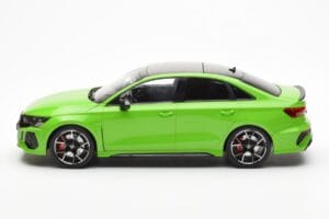 Audi RS3 8Y Berline Vert MCG 1:18 MCG18449 Métal Moulé — image 3 sur 6