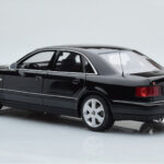 Audi S8 D2 Noir Otto 1:18 - image 5 of 6