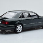 Audi S8 D2 Vert Otto 1:18 - image 2 of 6