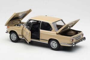 BMW 2002 Ti E10 Sahara Beige Kyosho 1:18 08541BG Métal Moulé — image 5 sur 8