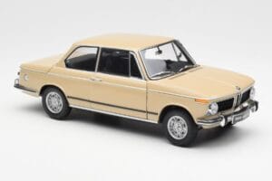 BMW 2002 Ti E10 Sahara Beige Kyosho 1:18 08541BG Métal Moulé — image 6 sur 8