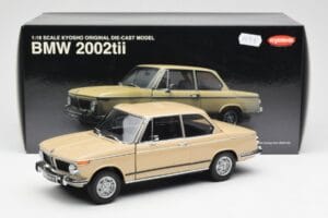 BMW 2002 Ti E10 Sahara Beige Kyosho 1:18 08541BG Métal Moulé — image 8 sur 8