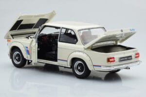 BMW 2002 Turbo Blanc Kyosho 1:18 08544W Métal Moulé — image 3 sur 8