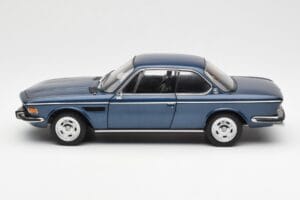 BMW 3.0 CSi E9 Bleu Métallique AUTOart 1:18 70672 Métal Moulé — image 4 sur 8