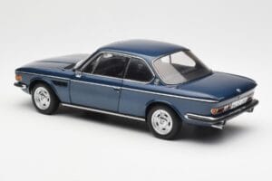 BMW 3.0 CSi E9 Bleu Métallique AUTOart 1:18 70672 Métal Moulé — image 7 sur 8