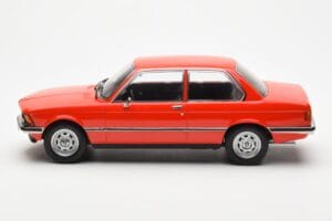 BMW 318 E21 Rouge KK-Scale 1:18 KKDC180041 Métal Moulé — image 3 sur 6